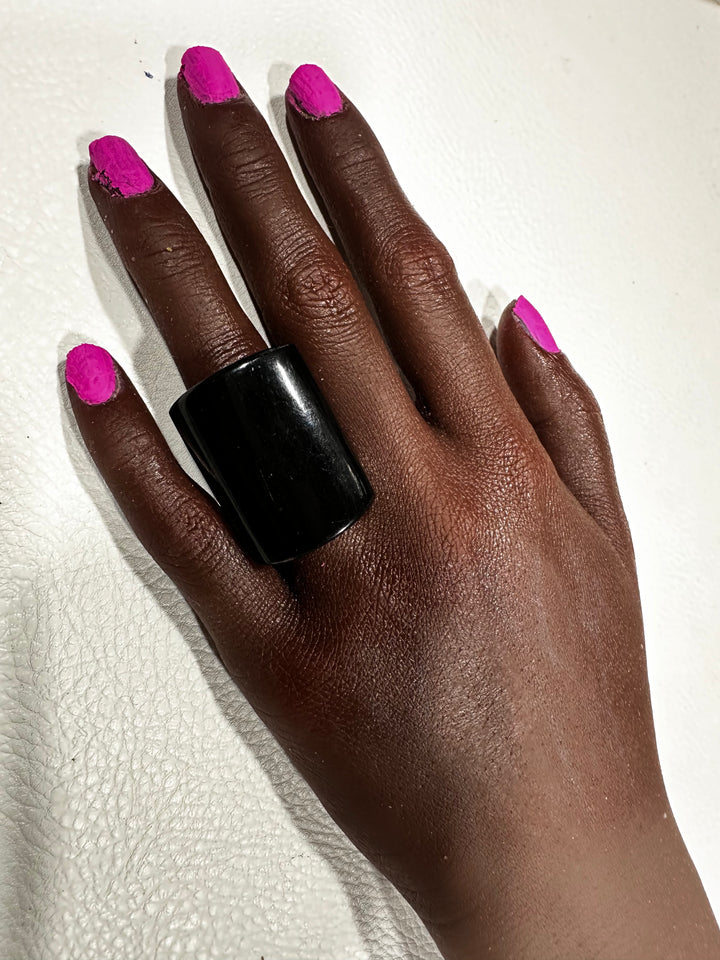 Petite Geometric Horn Rings