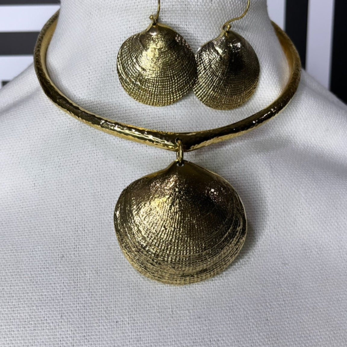 Badu Statement brass shell necklace set - Trufacebygrace