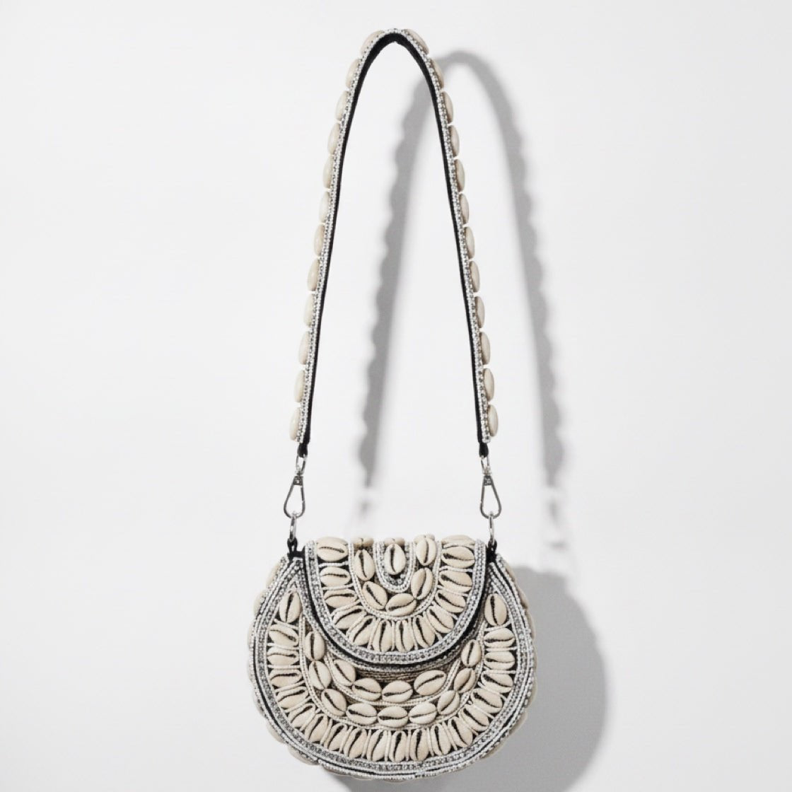 Bahari Luxe Cowry Shell Clutch - Trufacebygrace