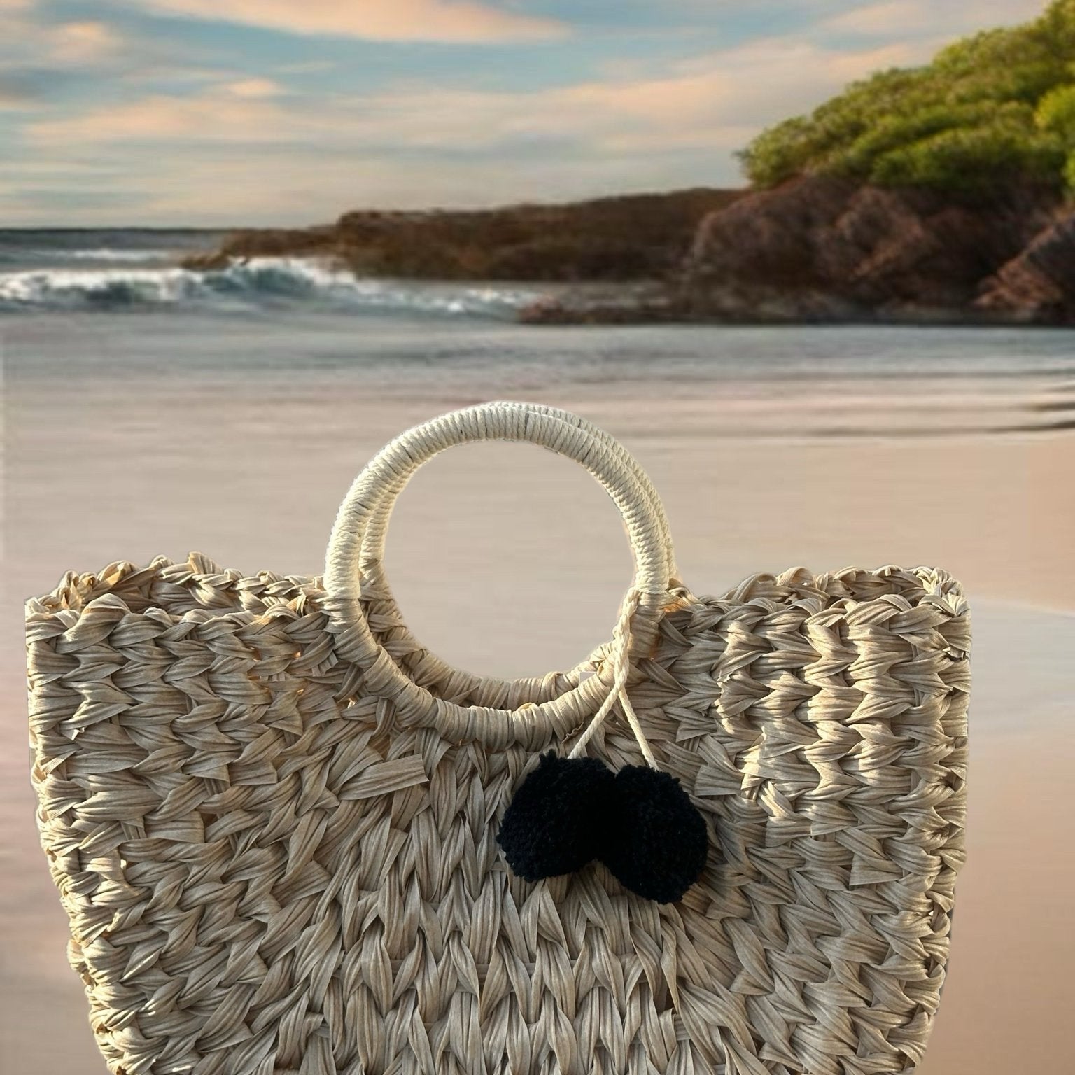 Cowry White Woven Beach Bags - Trufacebygrace