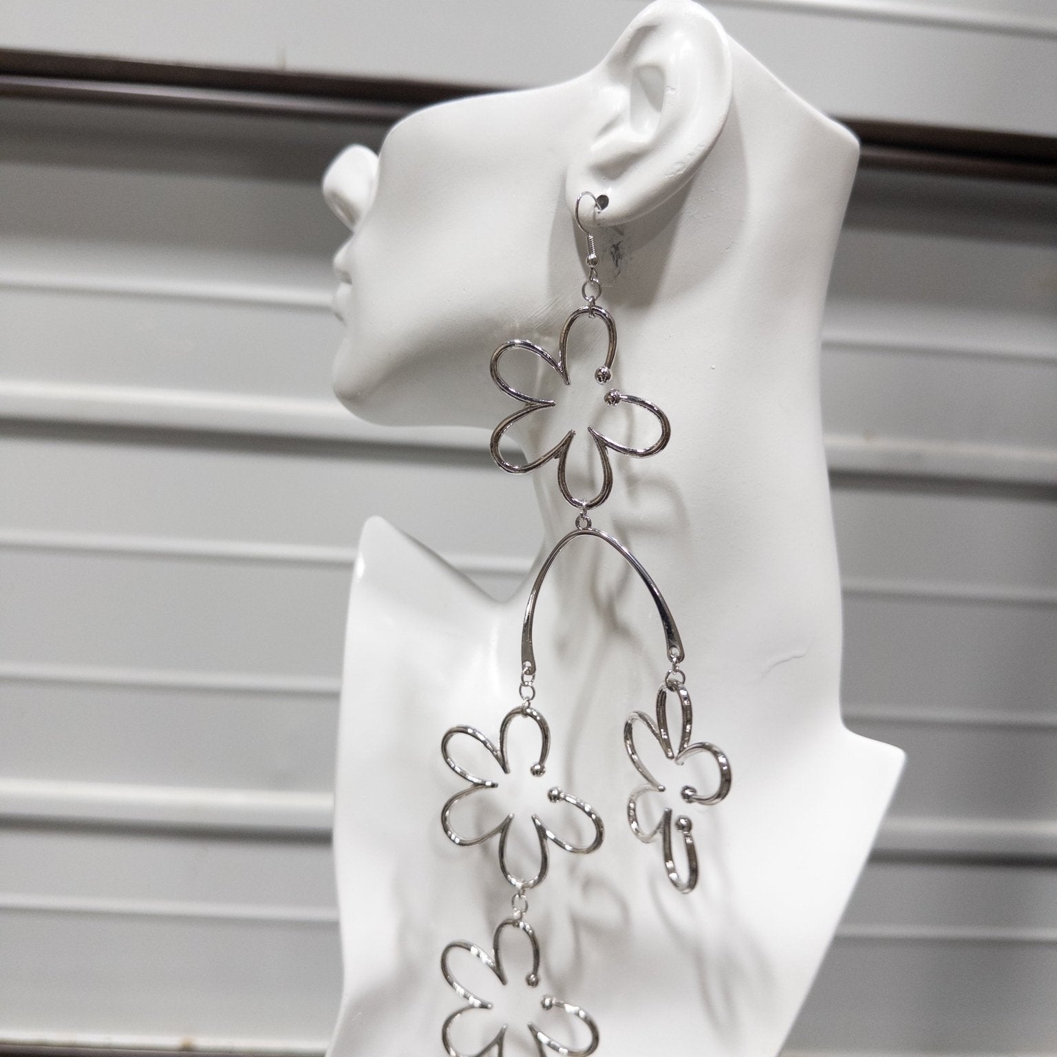 Daisy Drop Dangling Earrings - Trufacebygrace