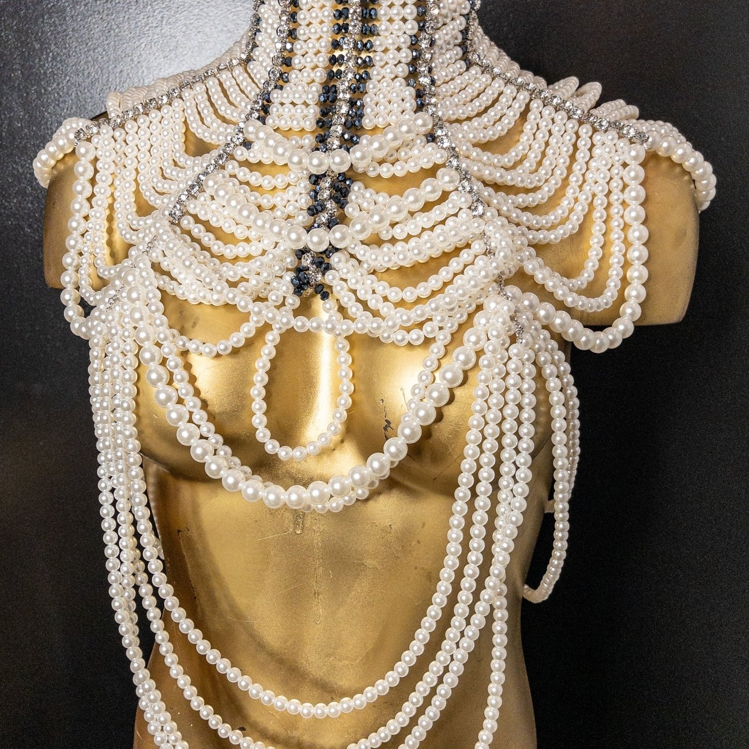 Empress Zaire Pearl and Rhinestone Necklace - Trufacebygrace