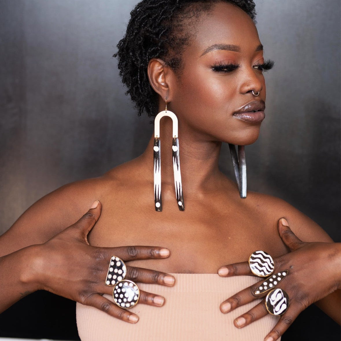 Est Noir/Blanc Batik Statement Rings - Trufacebygrace