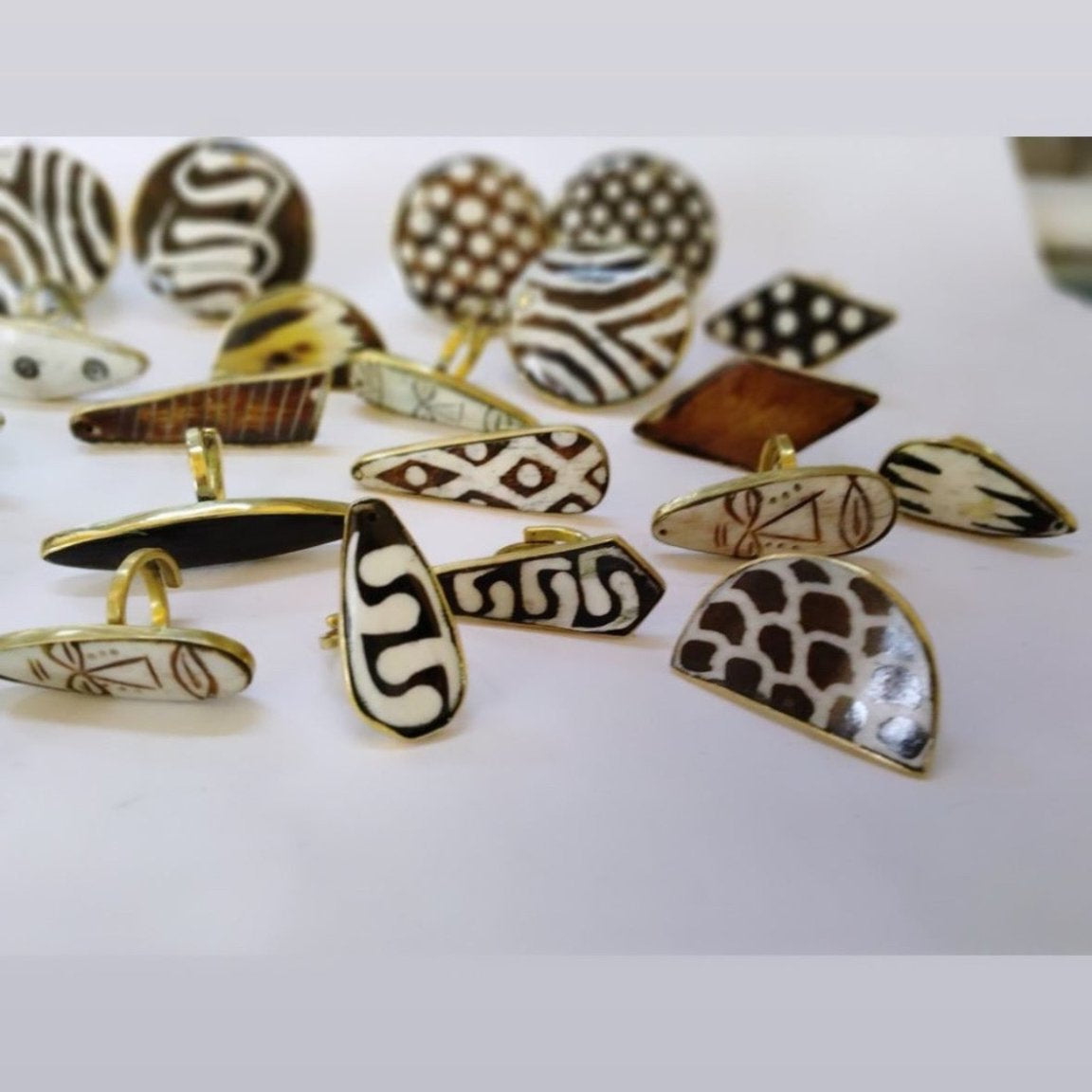 Est Noir/Blanc Batik Statement Rings - Trufacebygrace