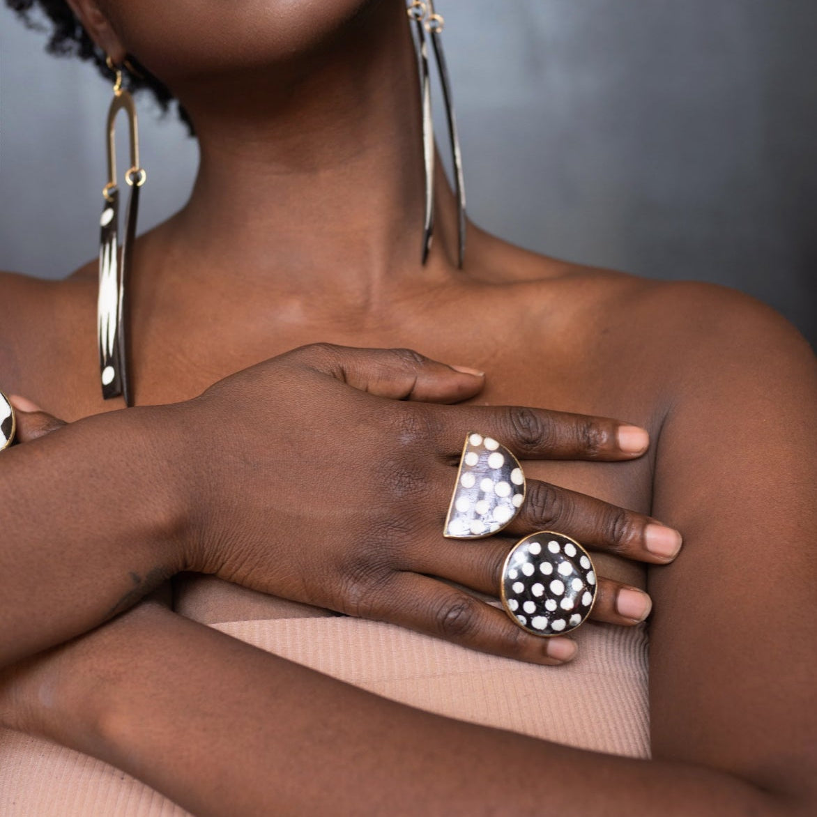 Est Noir/Blanc Batik Statement Rings - Trufacebygrace