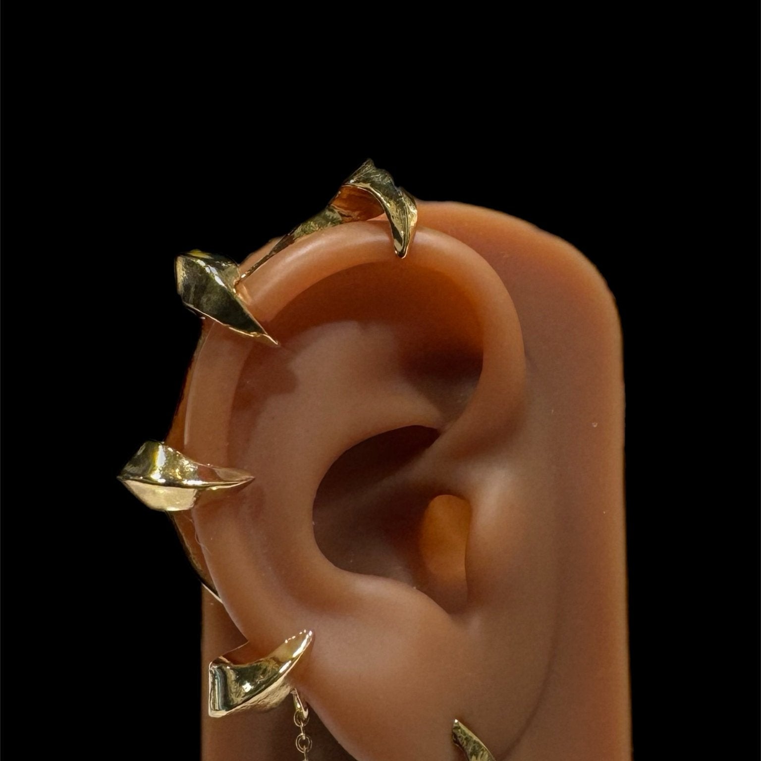 Fang Accent Ear Cuff - Trufacebygrace