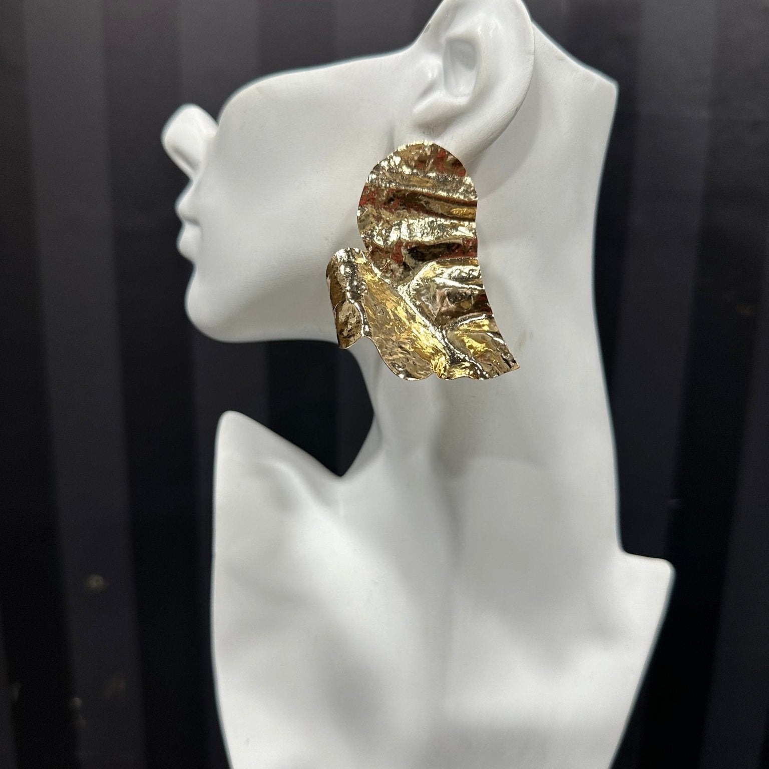 Lightweight leaf Earrings - Trufacebygrace