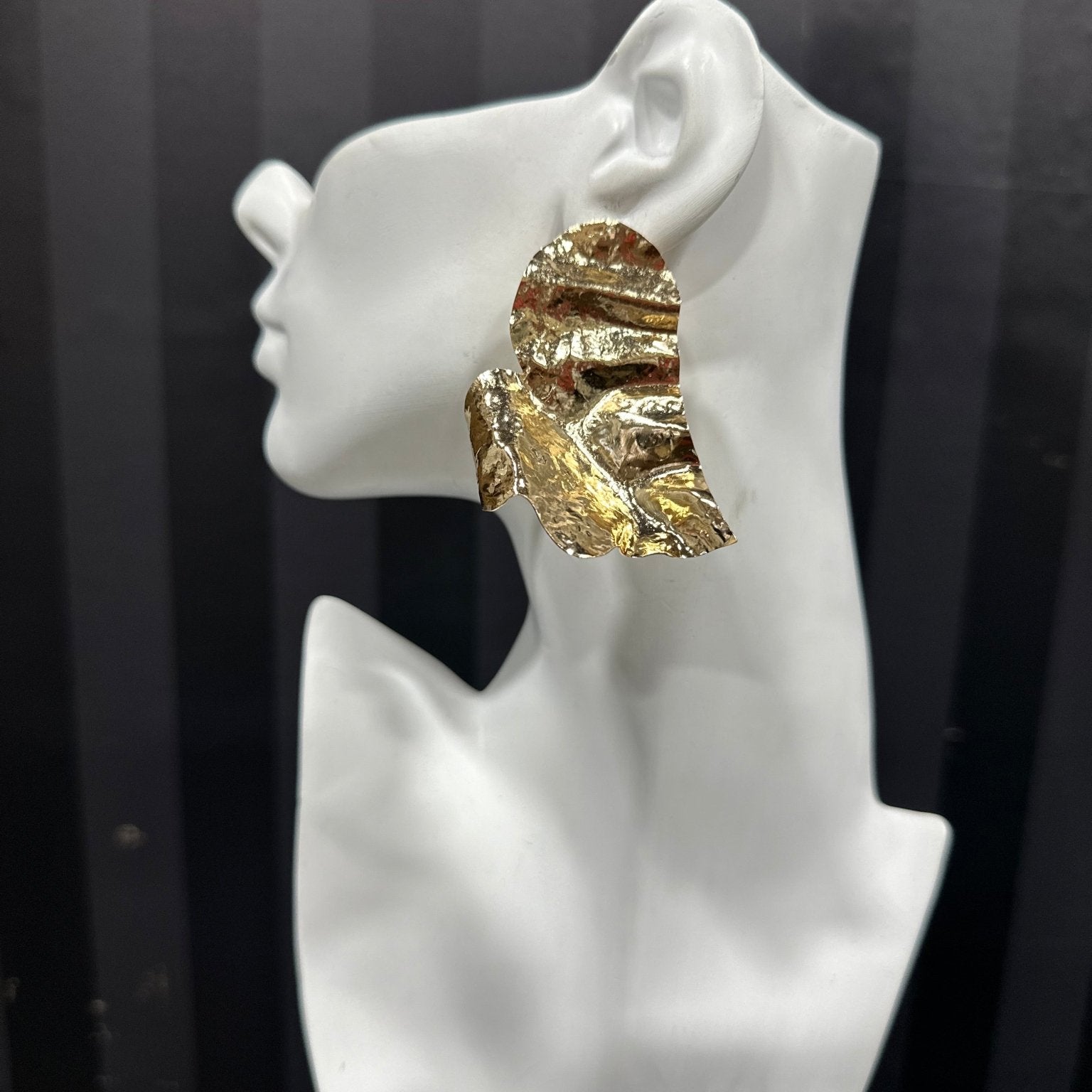 Lightweight leaf Earrings - Trufacebygrace