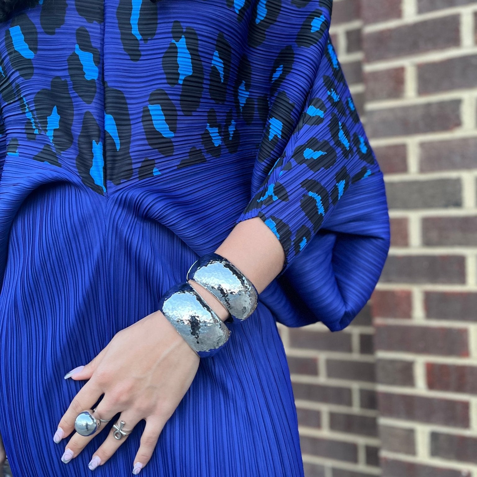 Luminous Hammered Bracelet - Trufacebygrace