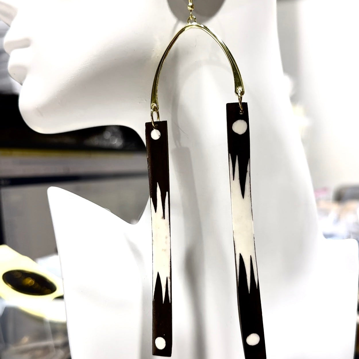 Meanu Lightweight Bone Dangle Earrings - Trufacebygrace