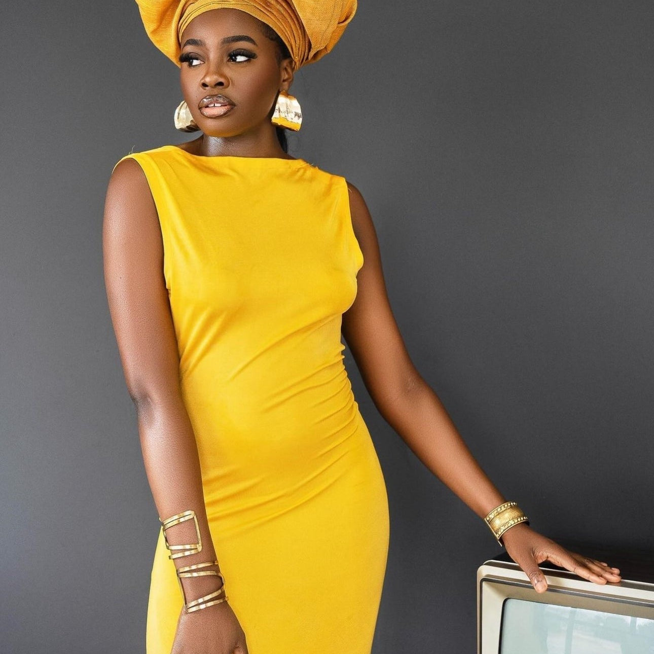 Nasefe Gold Chunky Hoop Earrings - Trufacebygrace
