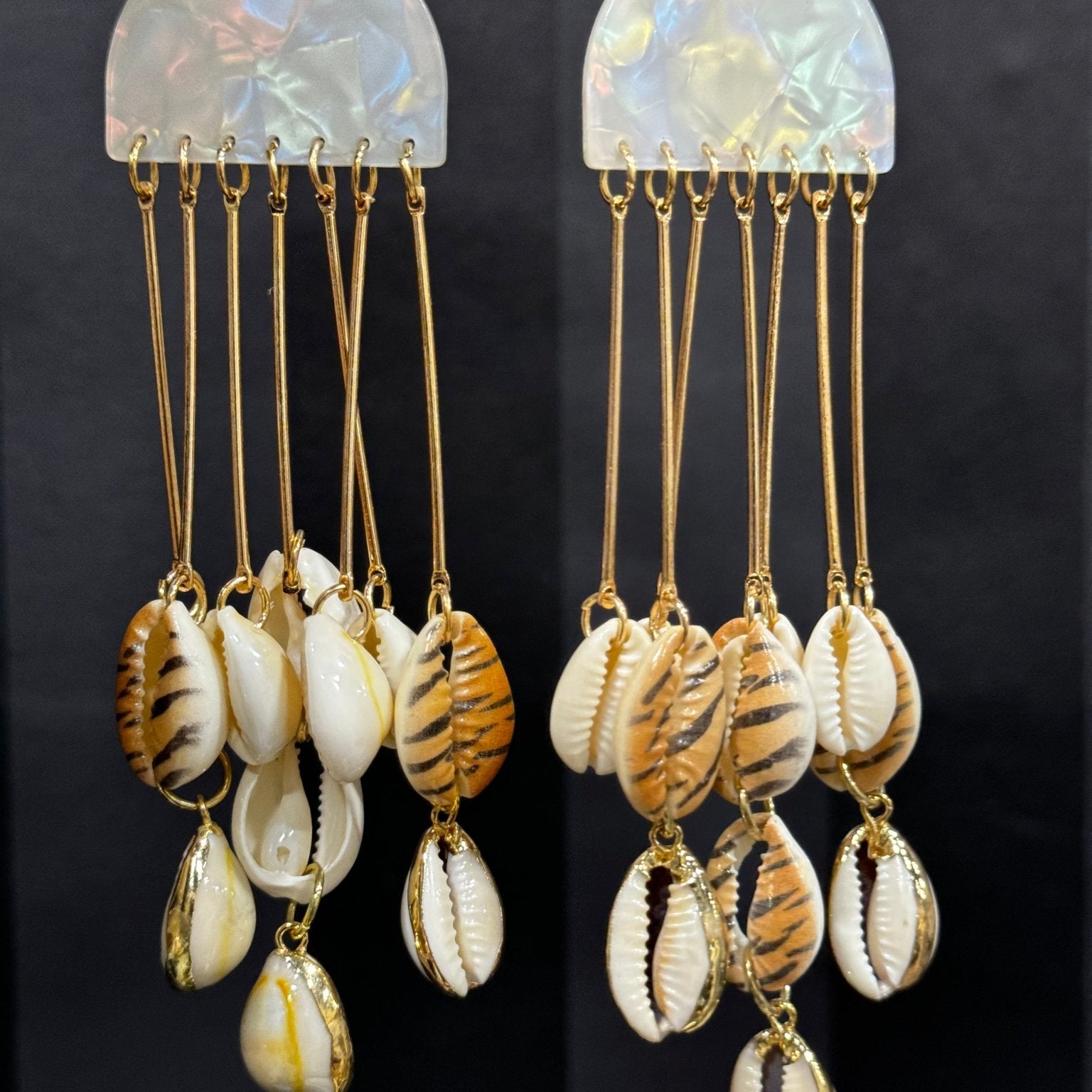 Ombrello Cowrie Shell Dangling Earrings - Trufacebygrace