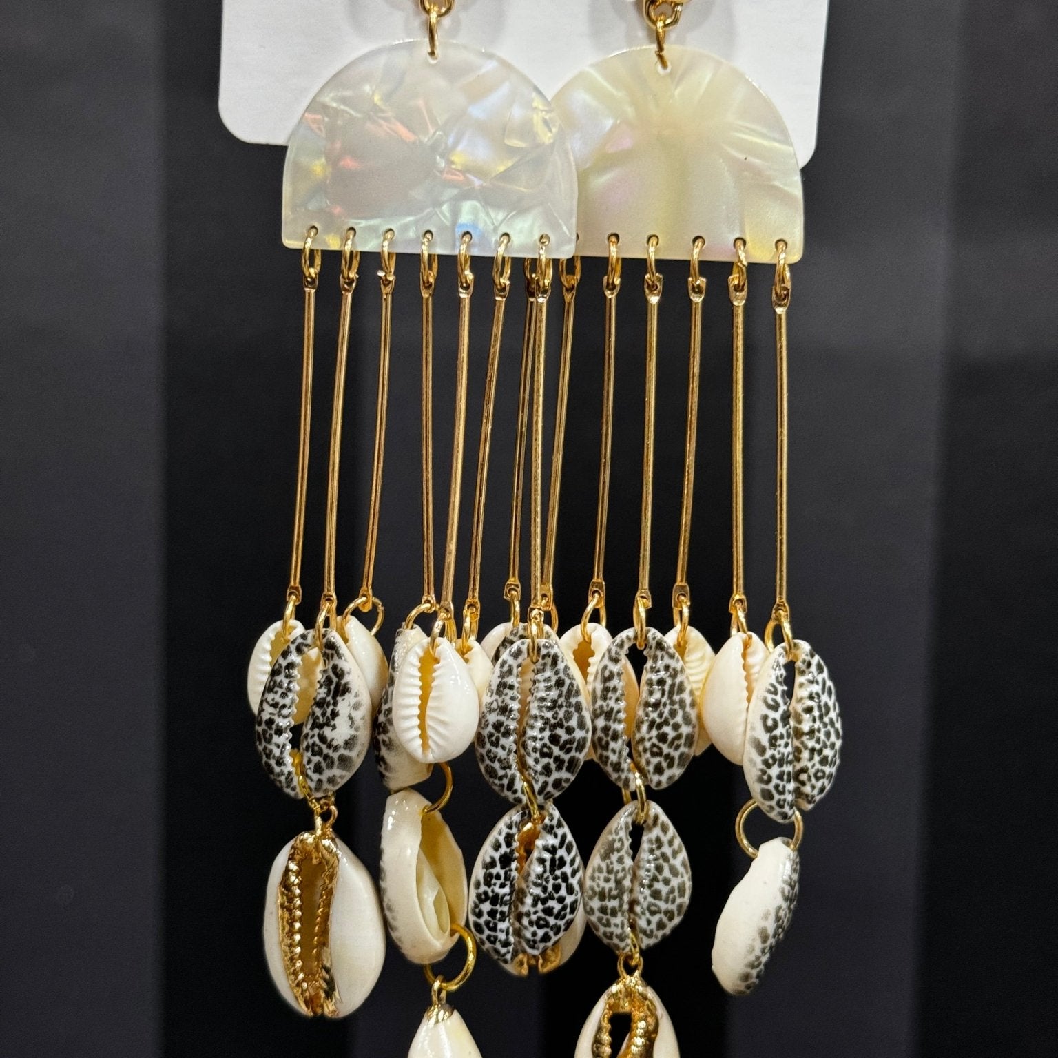 Ombrello Cowrie Shell Dangling Earrings - Trufacebygrace