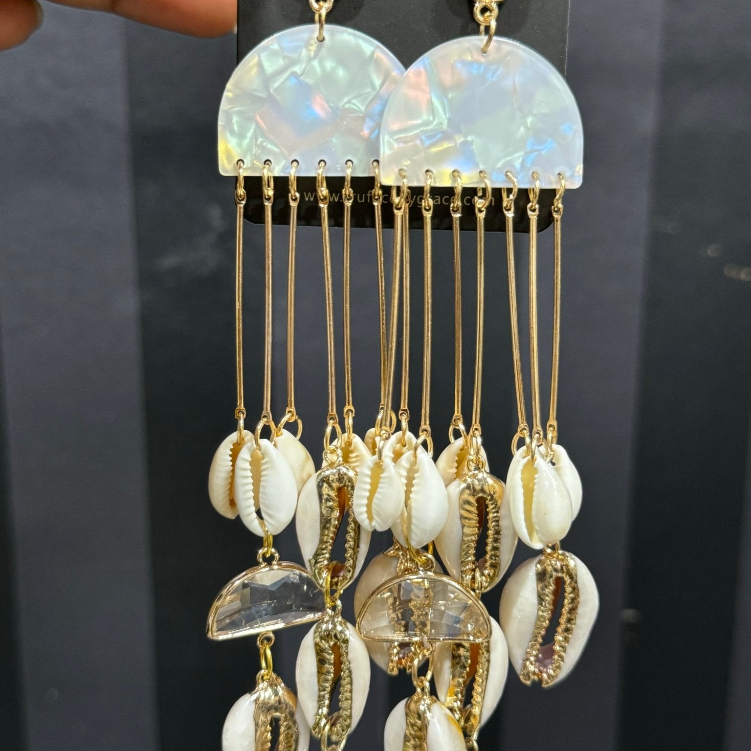 Ombrello Cowrie Shell Dangling Earrings - Trufacebygrace