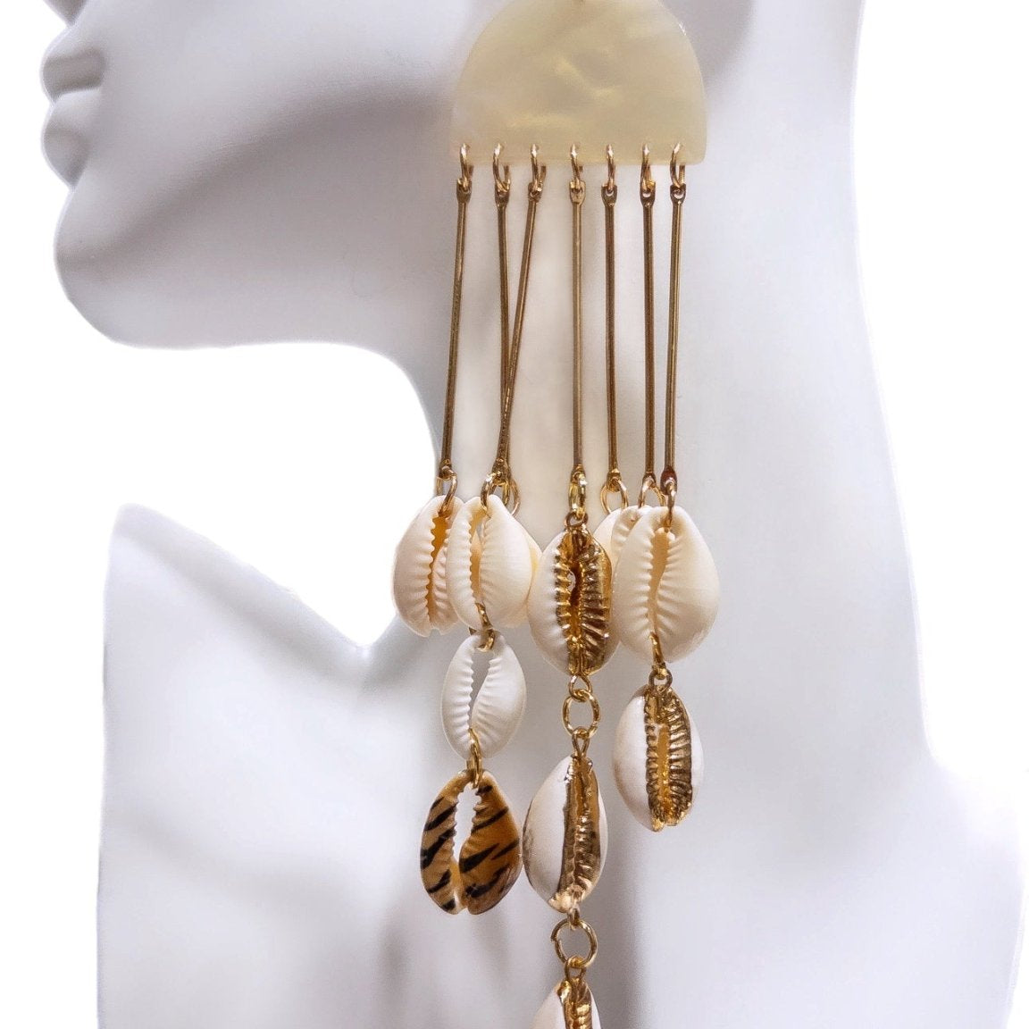 Ombrello Cowrie Shell Dangling Earrings - Trufacebygrace