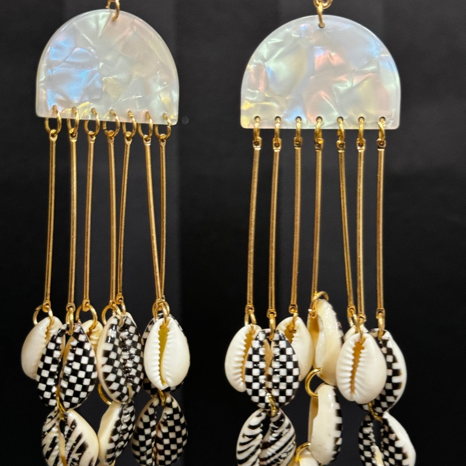Ombrello Cowrie Shell Dangling Earrings - Trufacebygrace