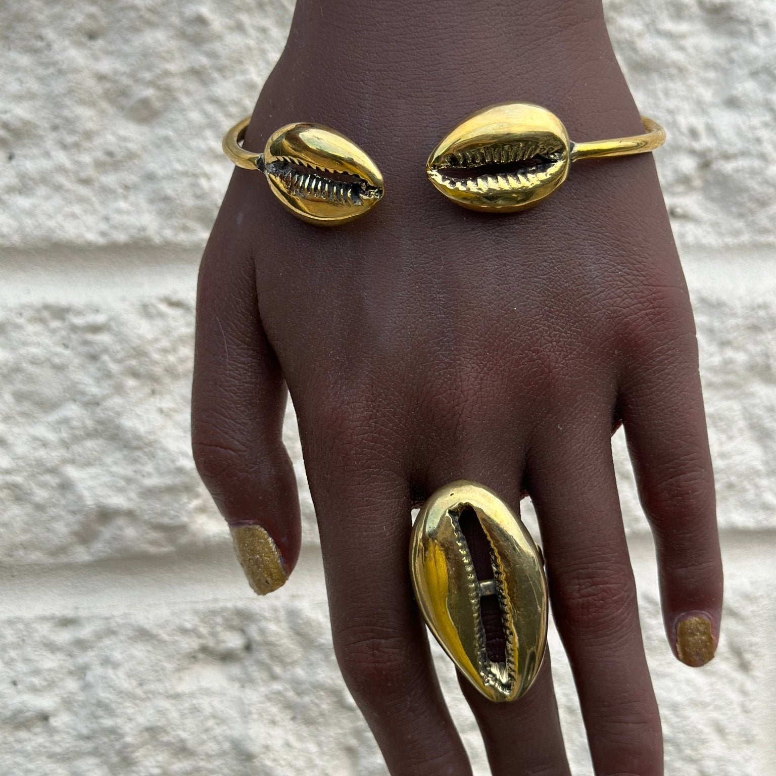 Oversize Gold Cowrie Shell Ring - Trufacebygrace