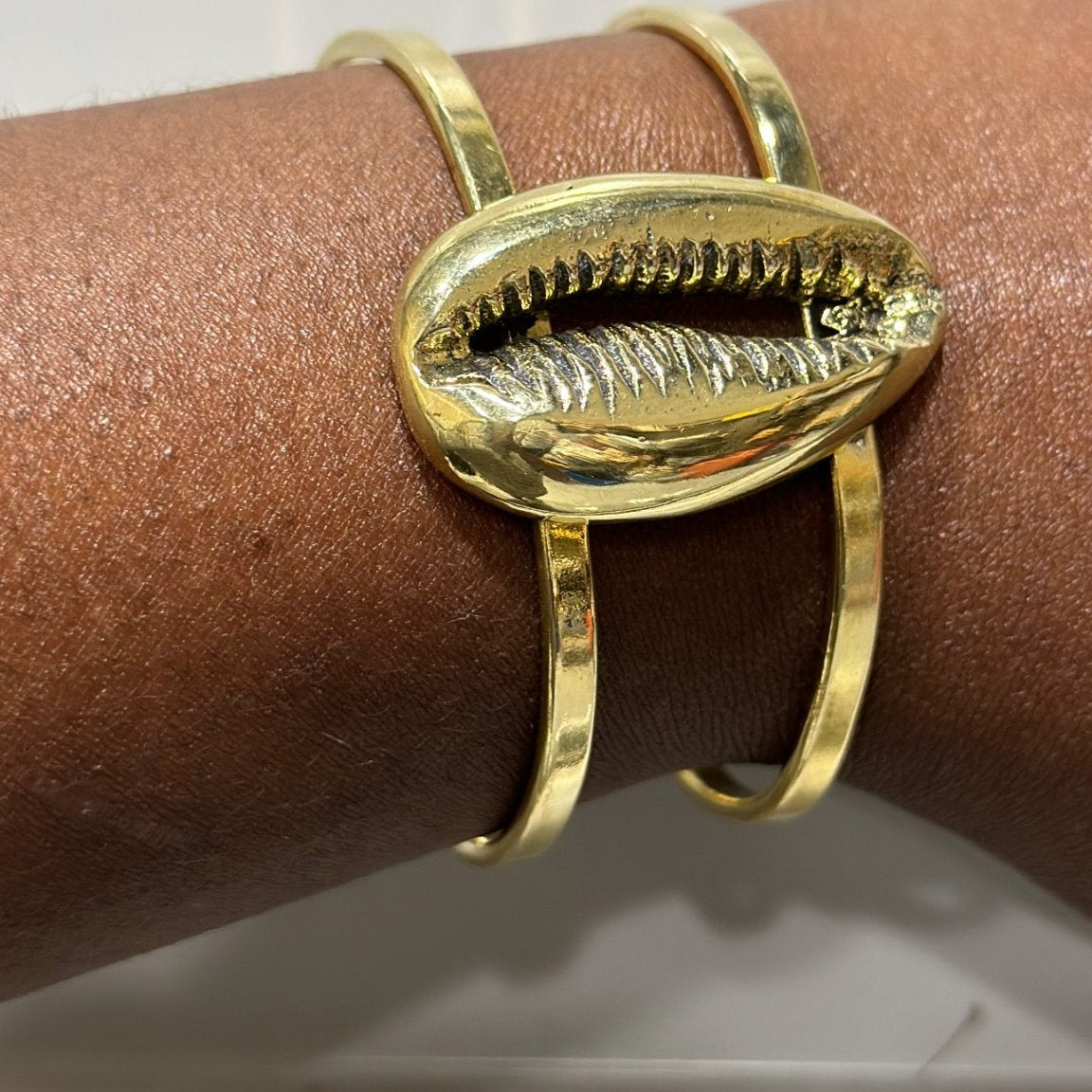 Oversized Gold Cowry Bracelet - Trufacebygrace