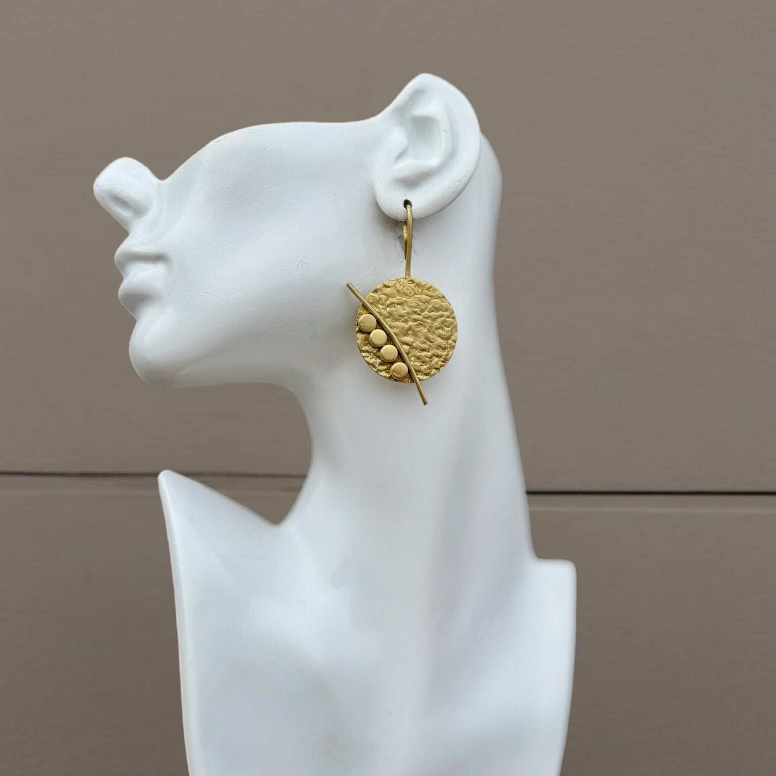 Sample : Kira Textured Circle Earrings - Trufacebygrace