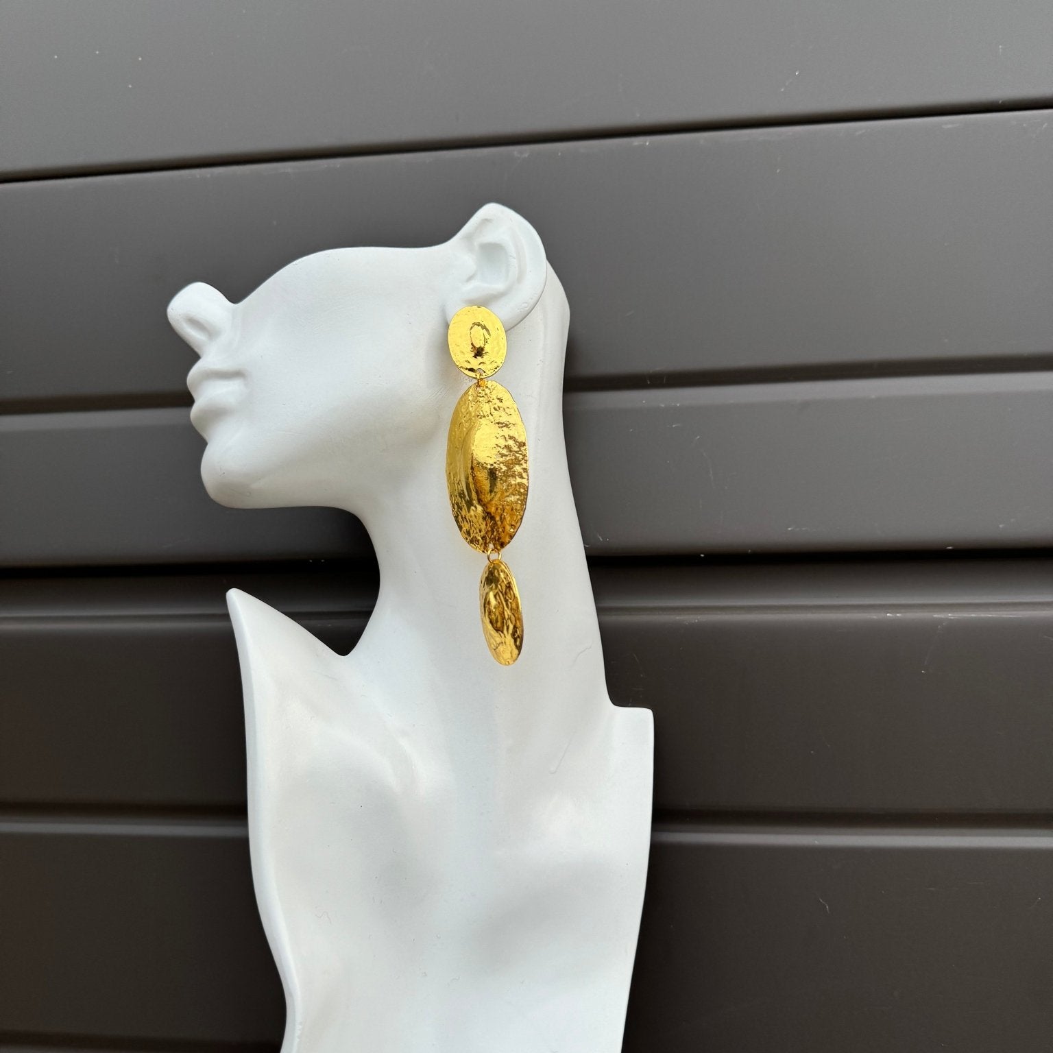 Sample :Textured Oval Drop Earrings - Trufacebygrace