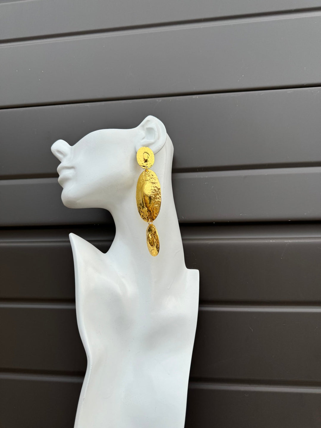 Sample :Textured Oval Drop Earrings - Trufacebygrace