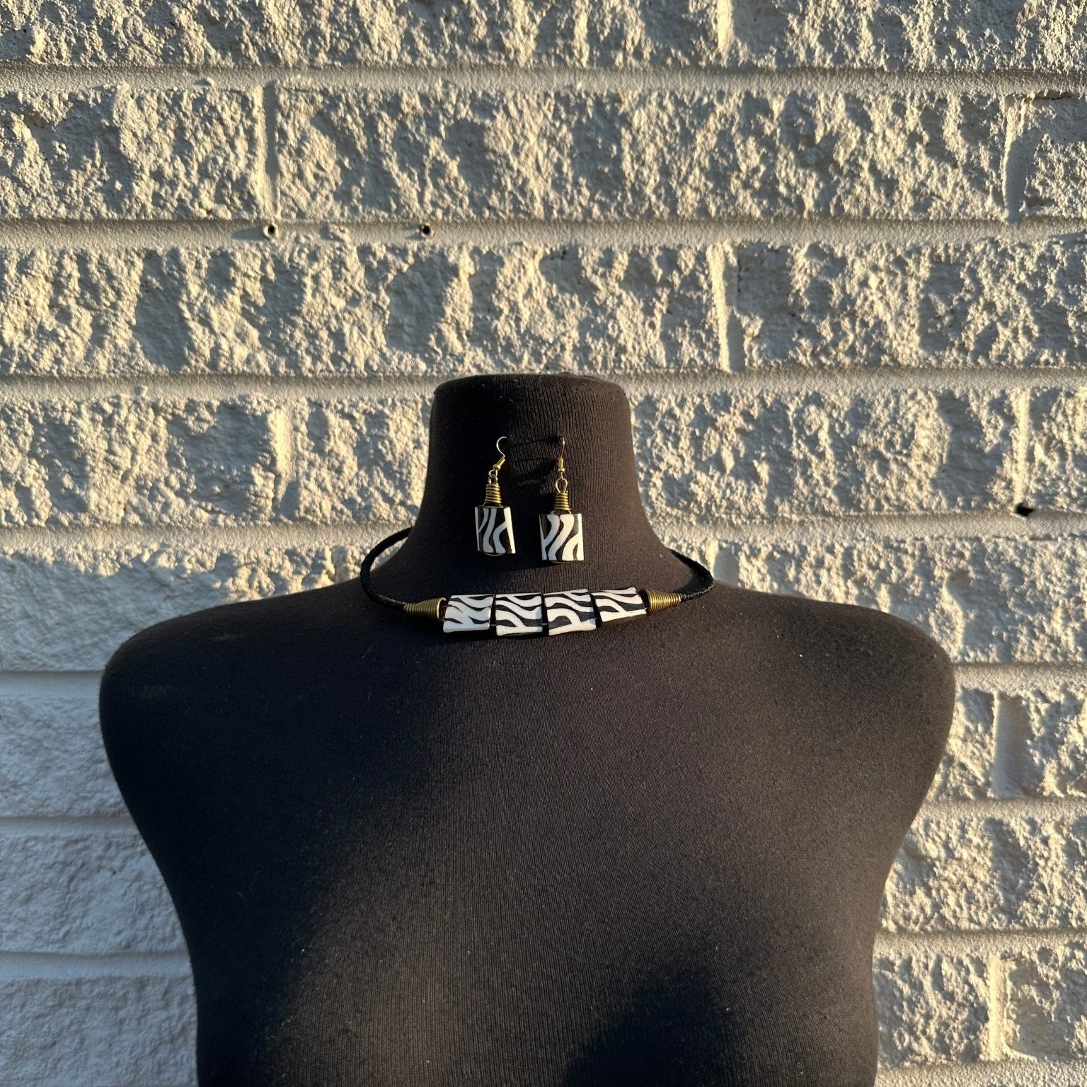 Sample : Zebra Essence Necklace and Earring Set - Trufacebygrace
