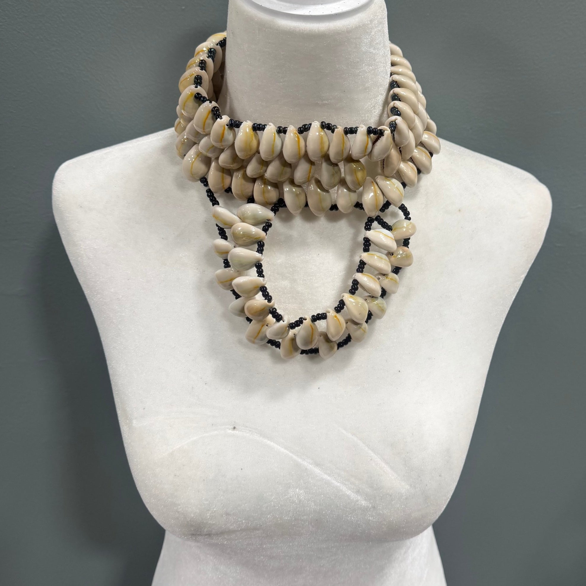 SIDEA cowry Shell choker - Trufacebygrace