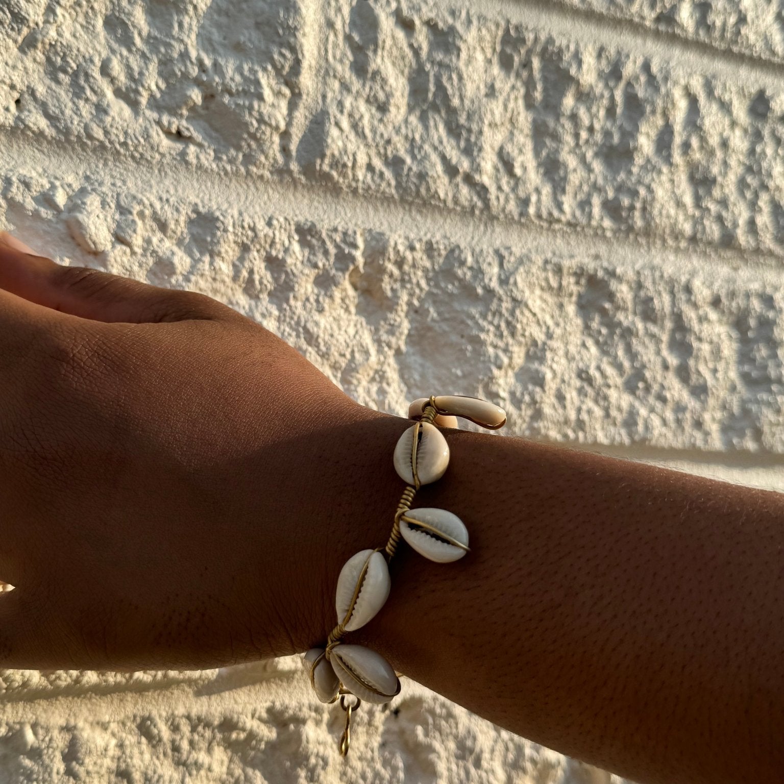 Simple Cowry shell bracelet - Trufacebygrace