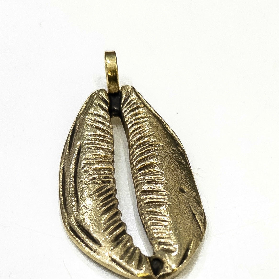 Supersized Cowry Pendant - Trufacebygrace