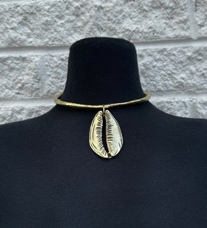 Supersized Gold Cowry Necklace - Trufacebygrace