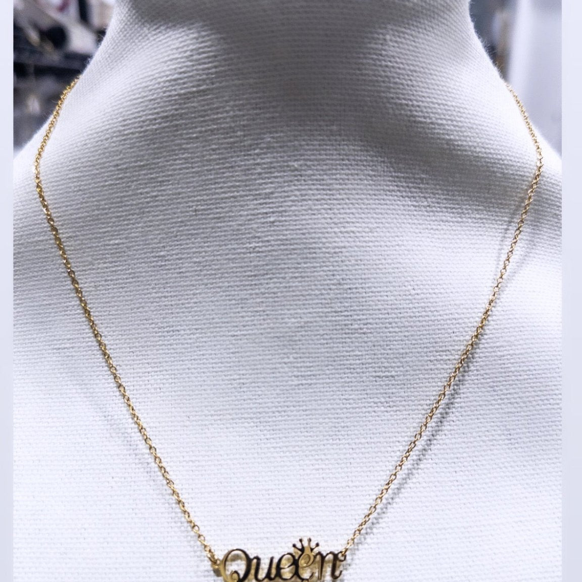 The Queen pendant Necklace - Trufacebygrace