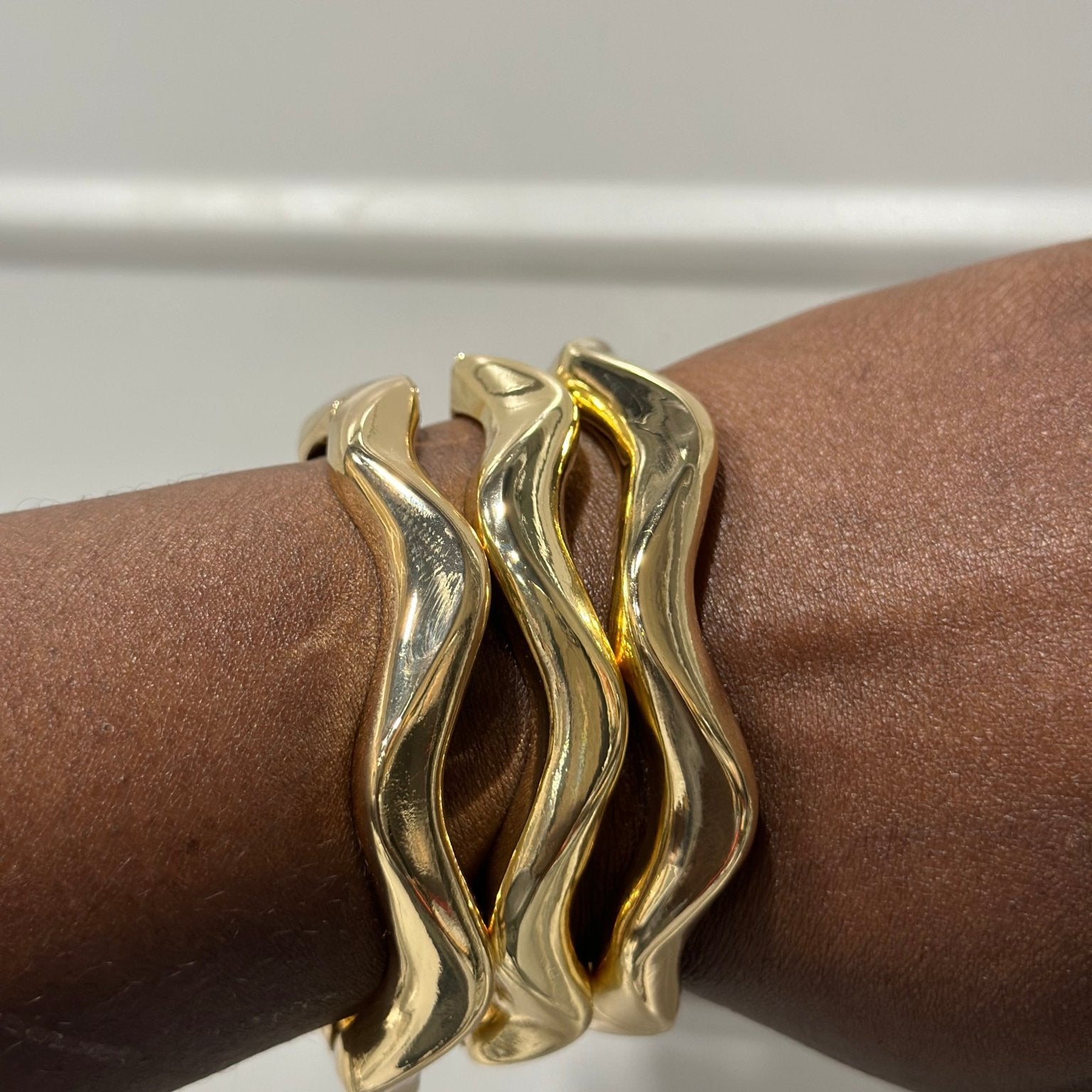Wavy lightweight Bangles set - Trufacebygrace