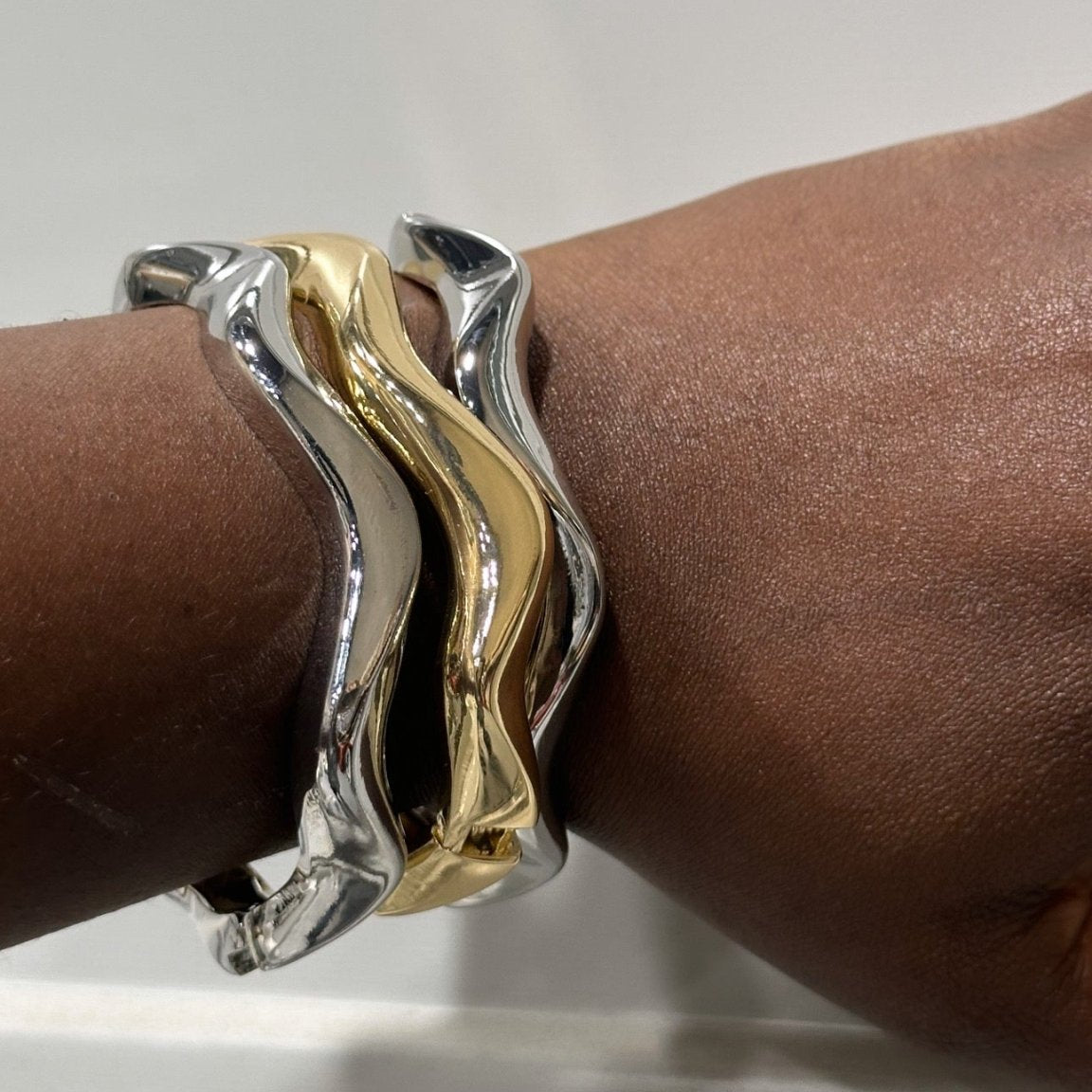 Wavy lightweight Bangles set - Trufacebygrace