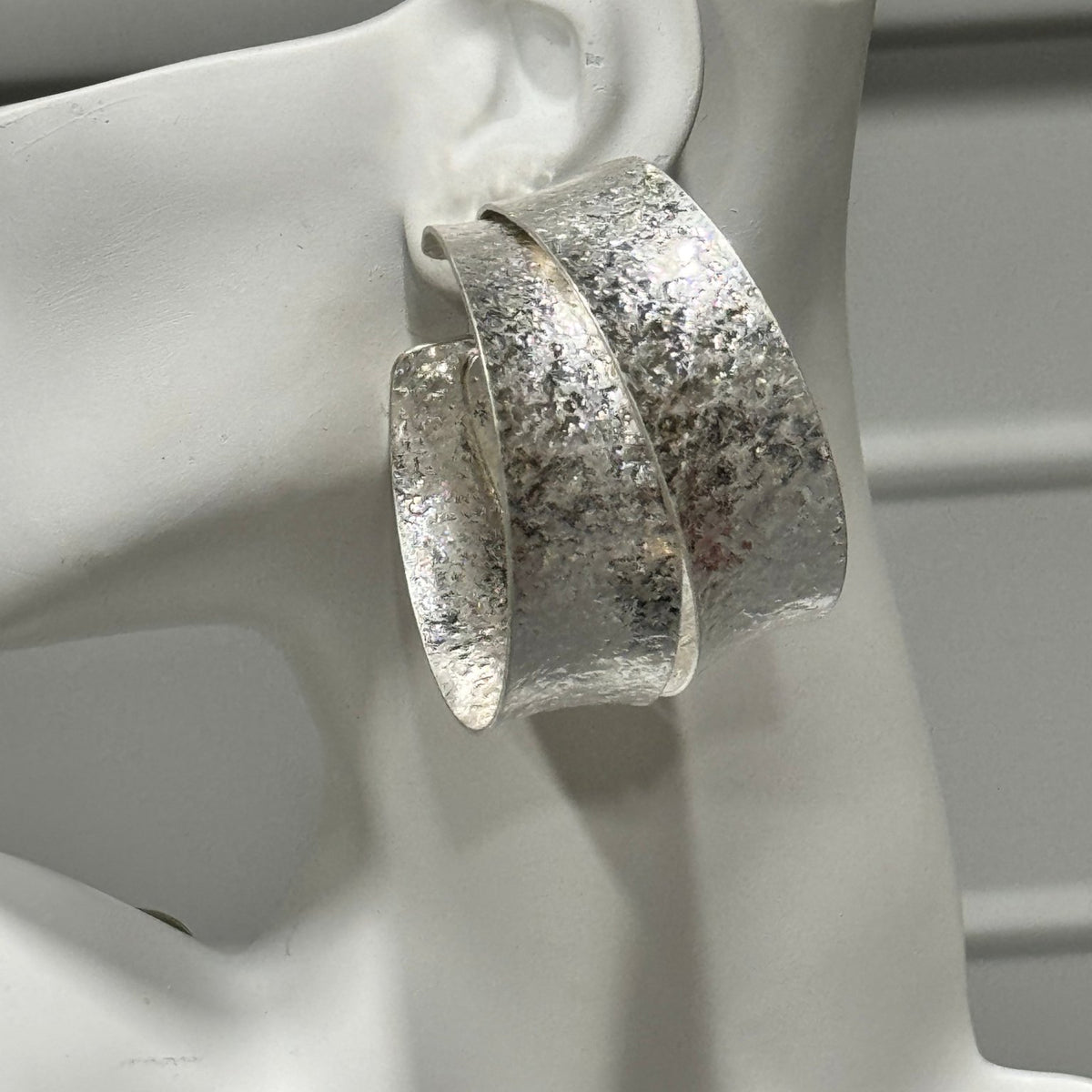 Yakaabom Hammered Hoop Earrings - Trufacebygrace