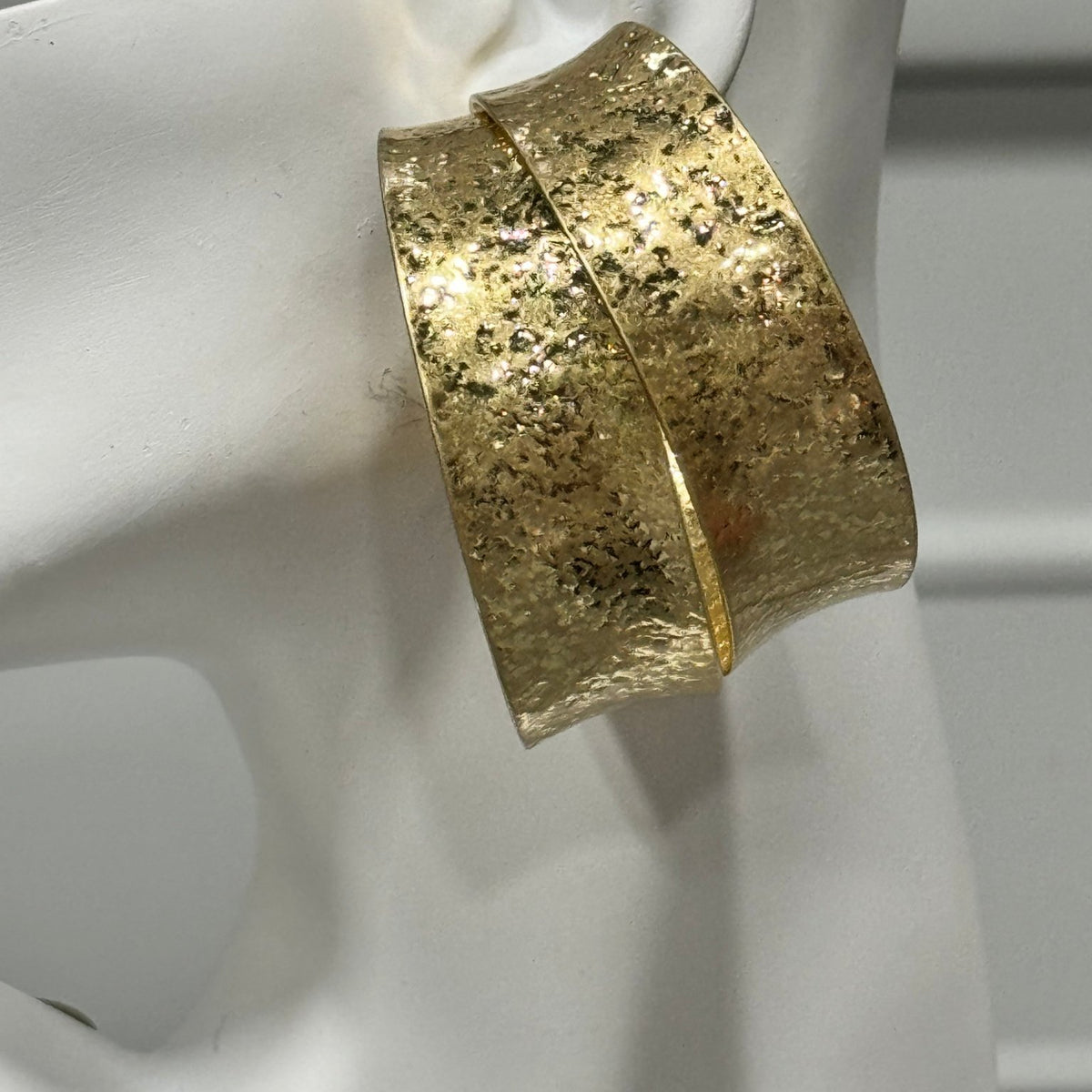 Yakaabom Hammered Hoop Earrings - Trufacebygrace