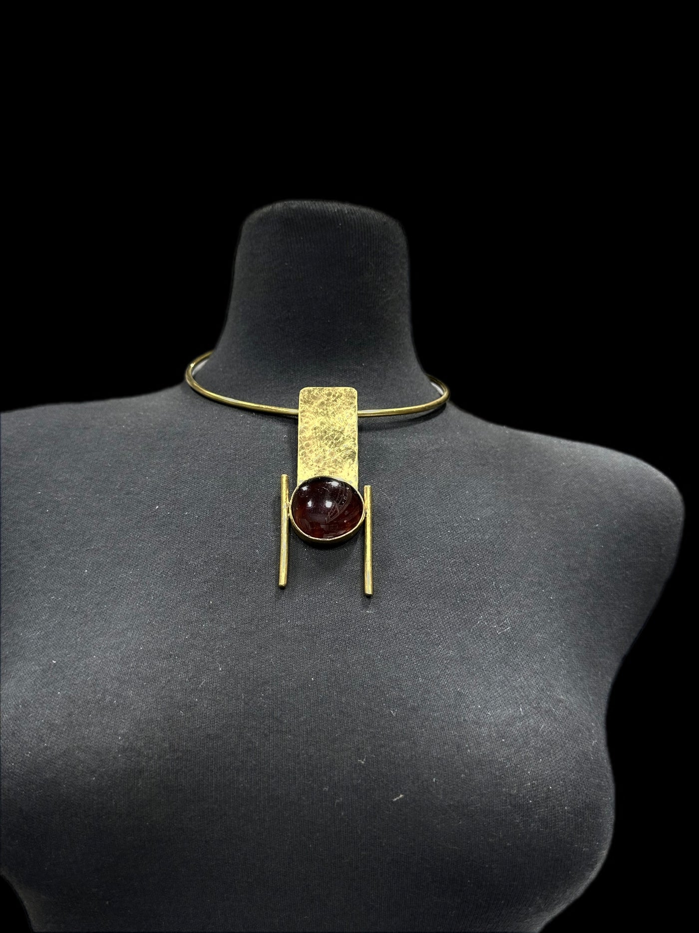 Upinde chair Brass with Glass Stone Necklace