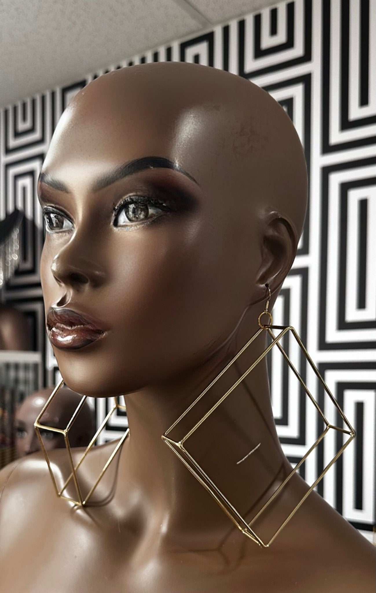 Ayika - 3D Geometric Hoop Earring - Trufacebygrace