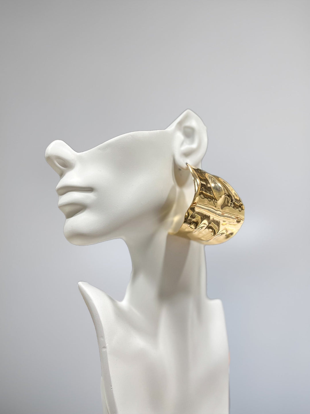 Nasefe Gold Chunky Hoop Earrings - Trufacebygrace