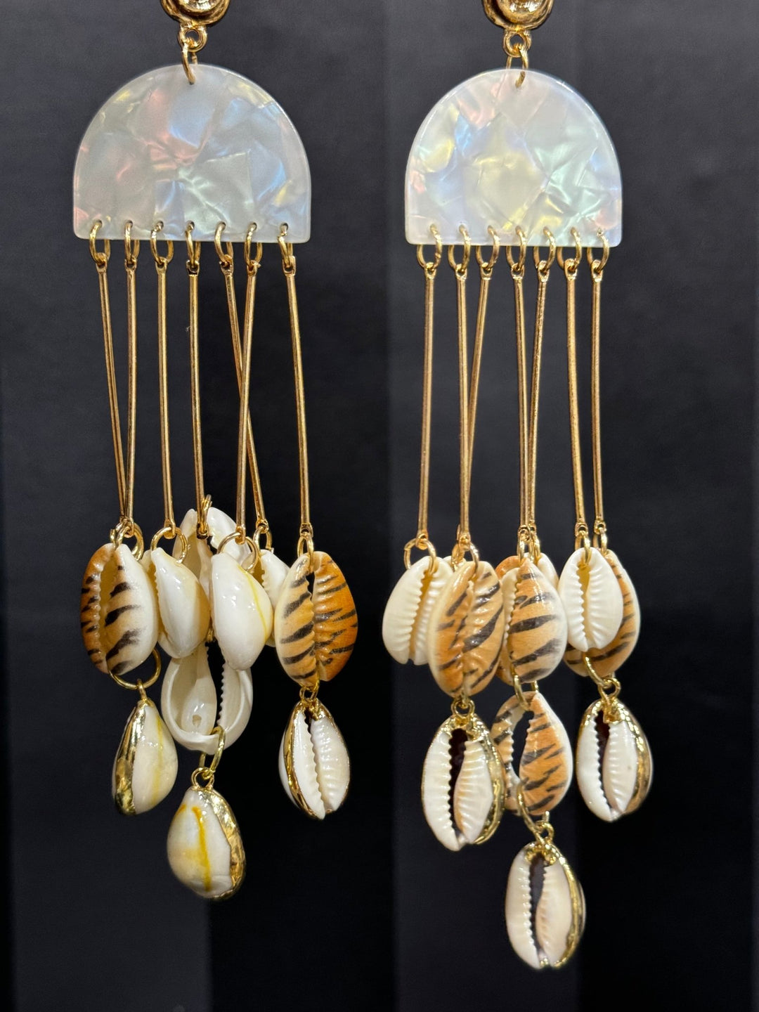 Ombrello Cowrie Shell Dangling Earrings - Trufacebygrace