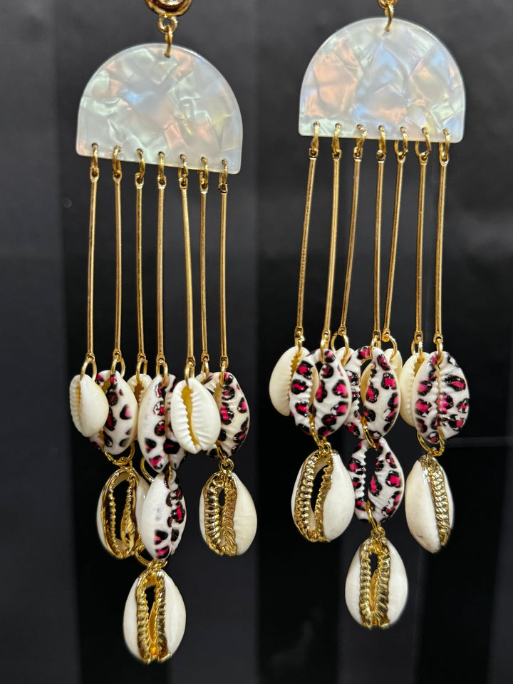 Ombrello Cowrie Shell Dangling Earrings - Trufacebygrace