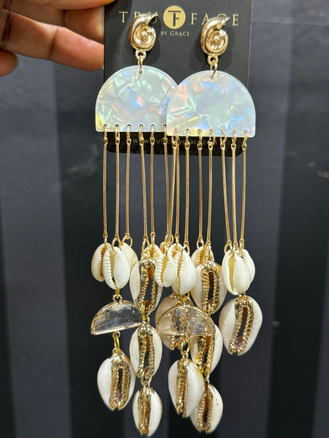 Ombrello Cowrie Shell Dangling Earrings - Trufacebygrace