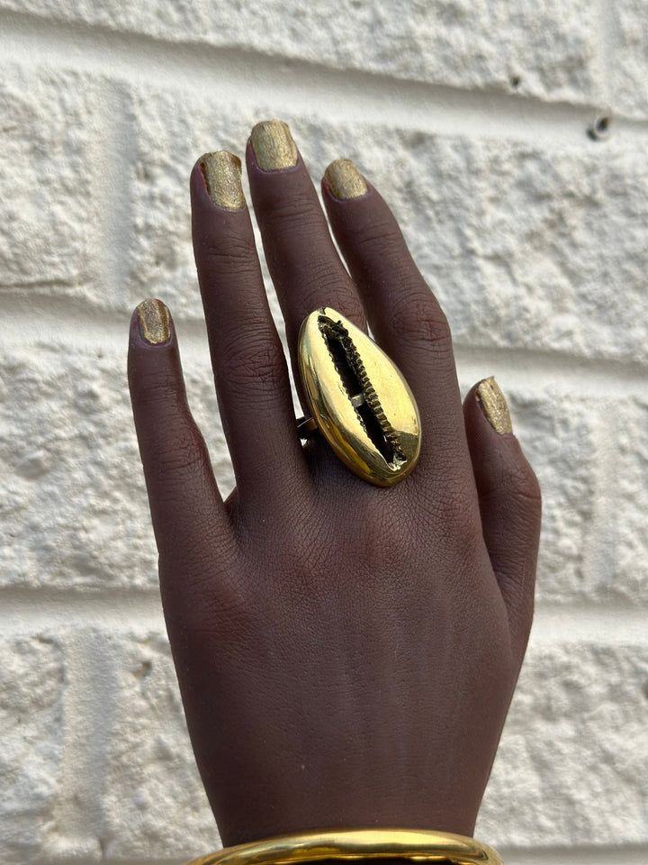 Oversize Gold Cowrie Shell Ring - Trufacebygrace