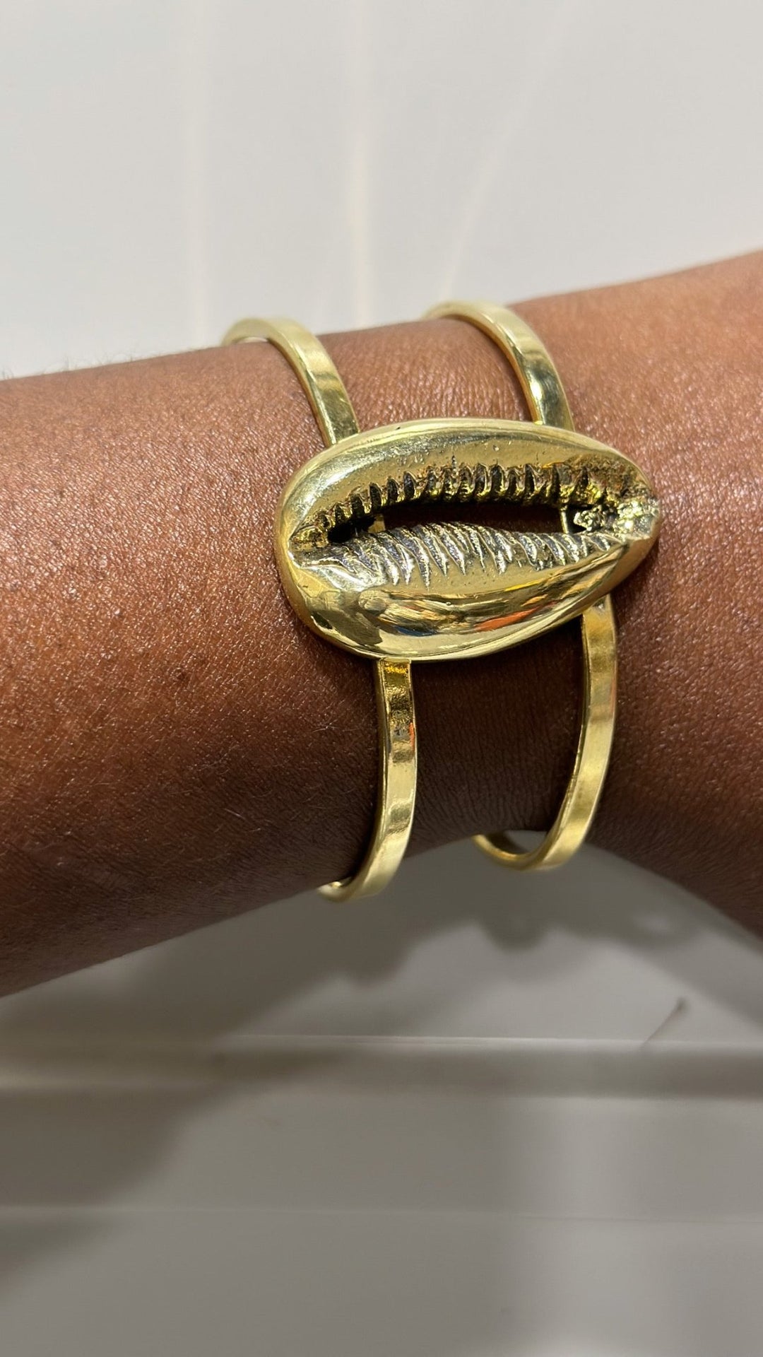 Oversized Gold Cowry Bracelet - Trufacebygrace