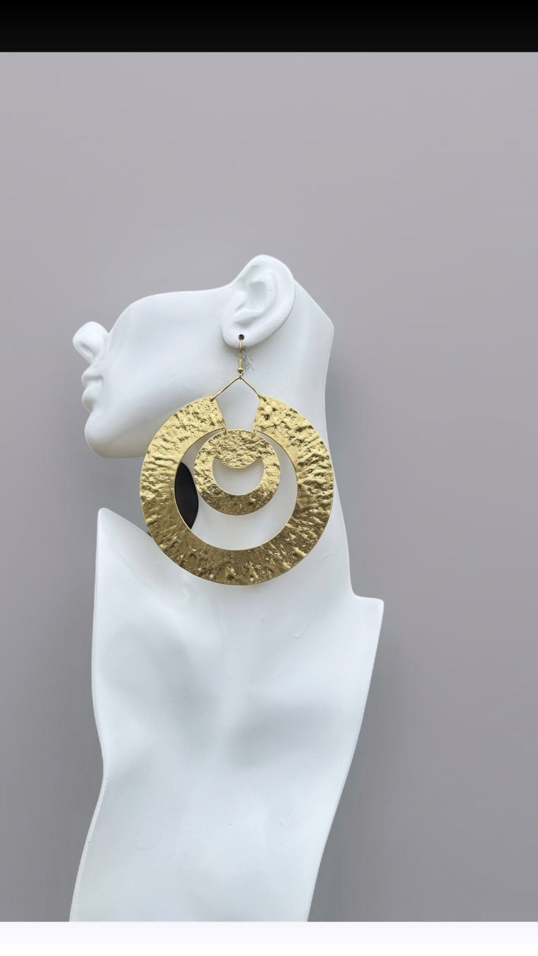 Sample : Barika Layered Hoop Earrings - Trufacebygrace