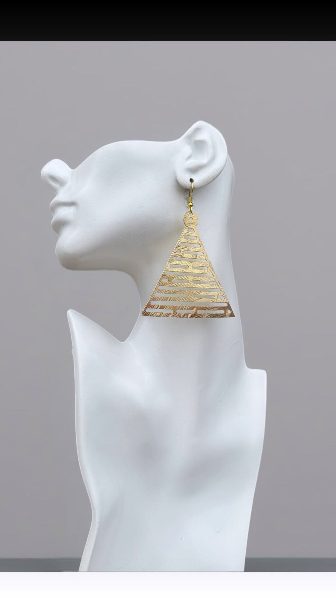 Sample: Jua Cut - Out Triangle Earrings - Trufacebygrace