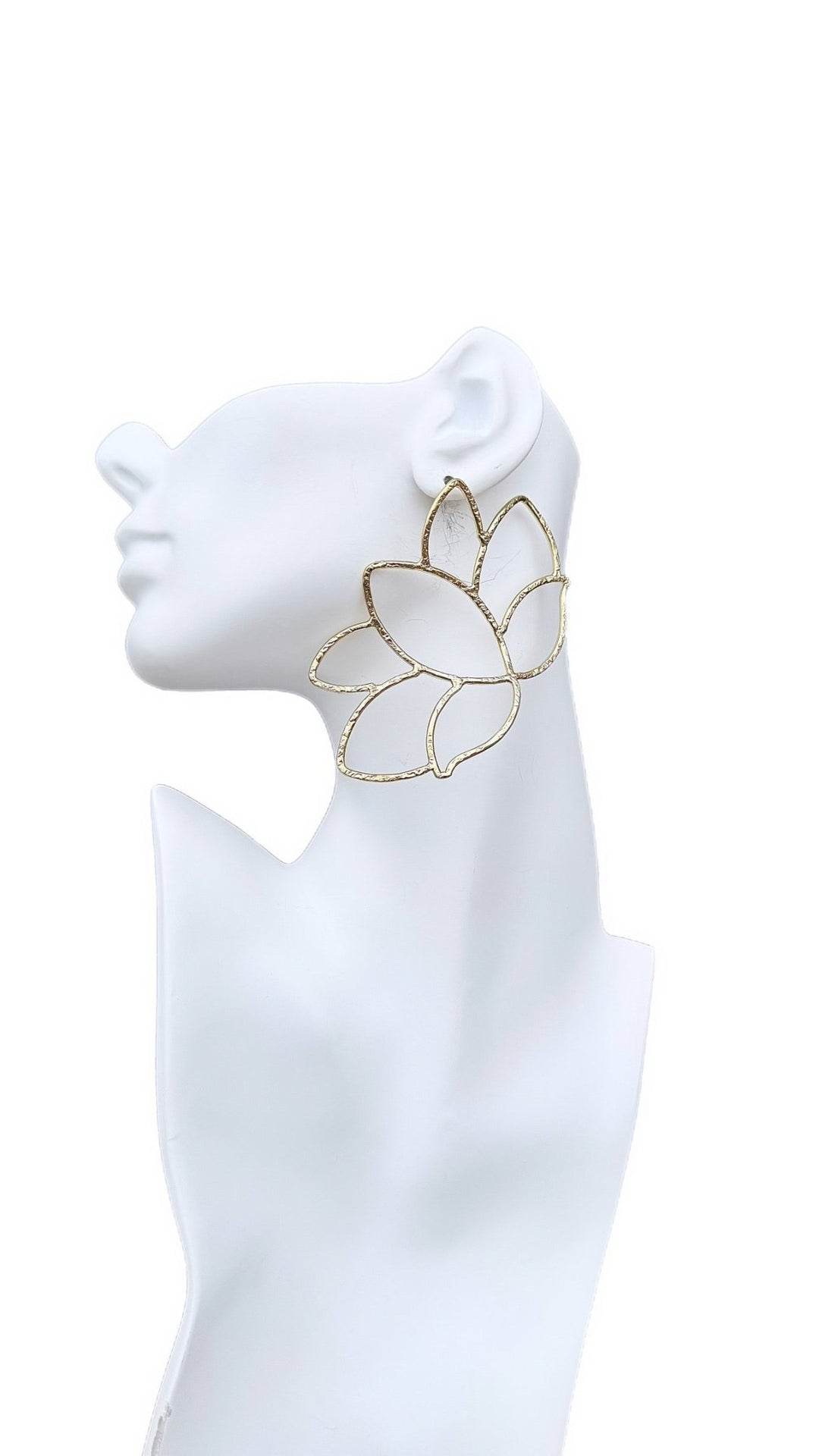 Sample : Petal Outline Brass Earring - Trufacebygrace