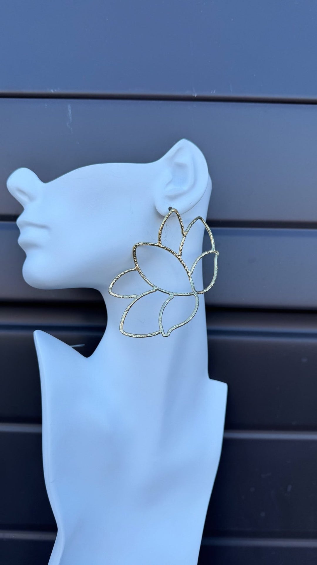 Sample : Petal Outline Brass Earring - Trufacebygrace