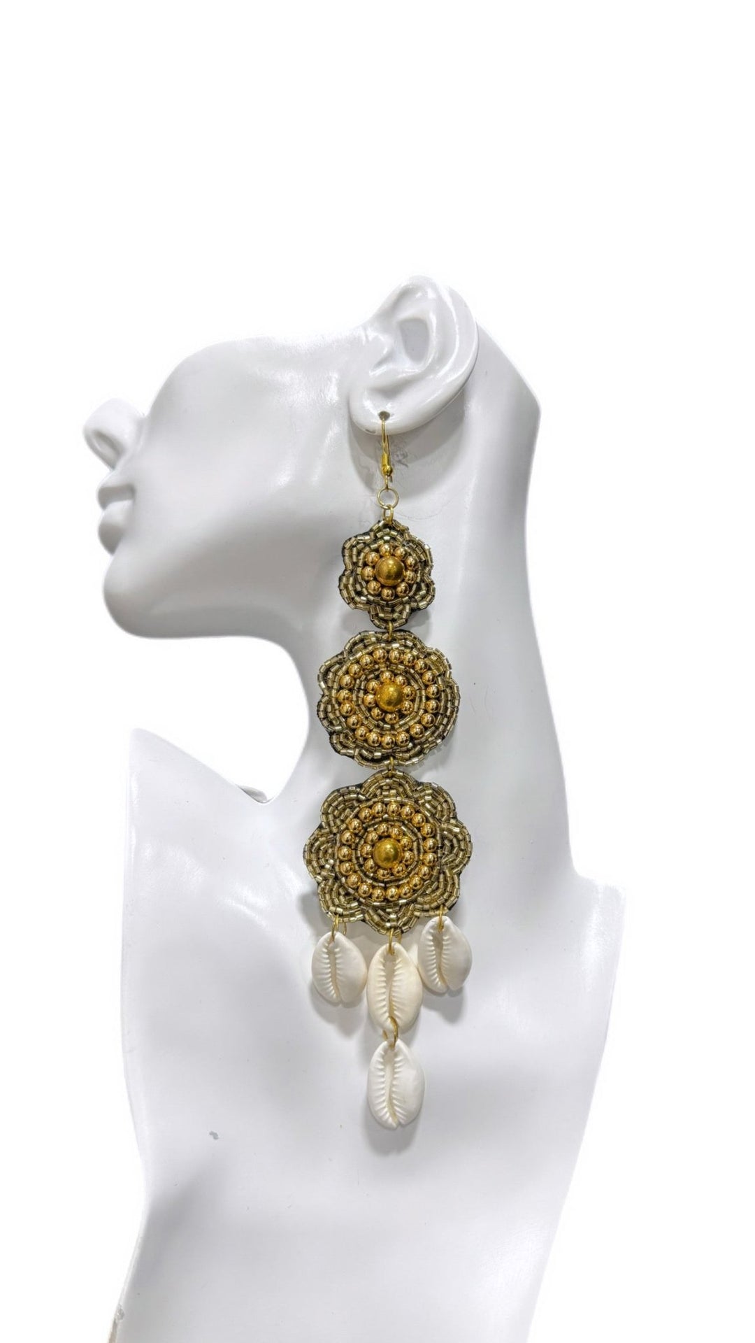 Sample : Sika Kasa hand beaded with cowry earrings - Trufacebygrace