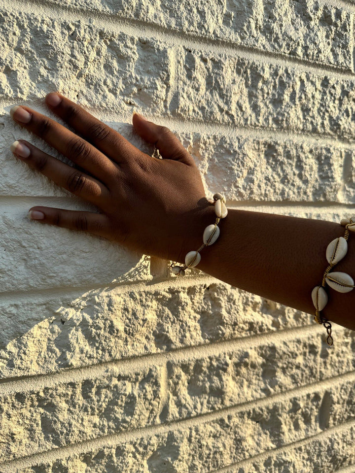 Simple Cowry shell bracelet - Trufacebygrace