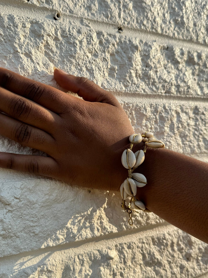 Simple Cowry shell bracelet - Trufacebygrace